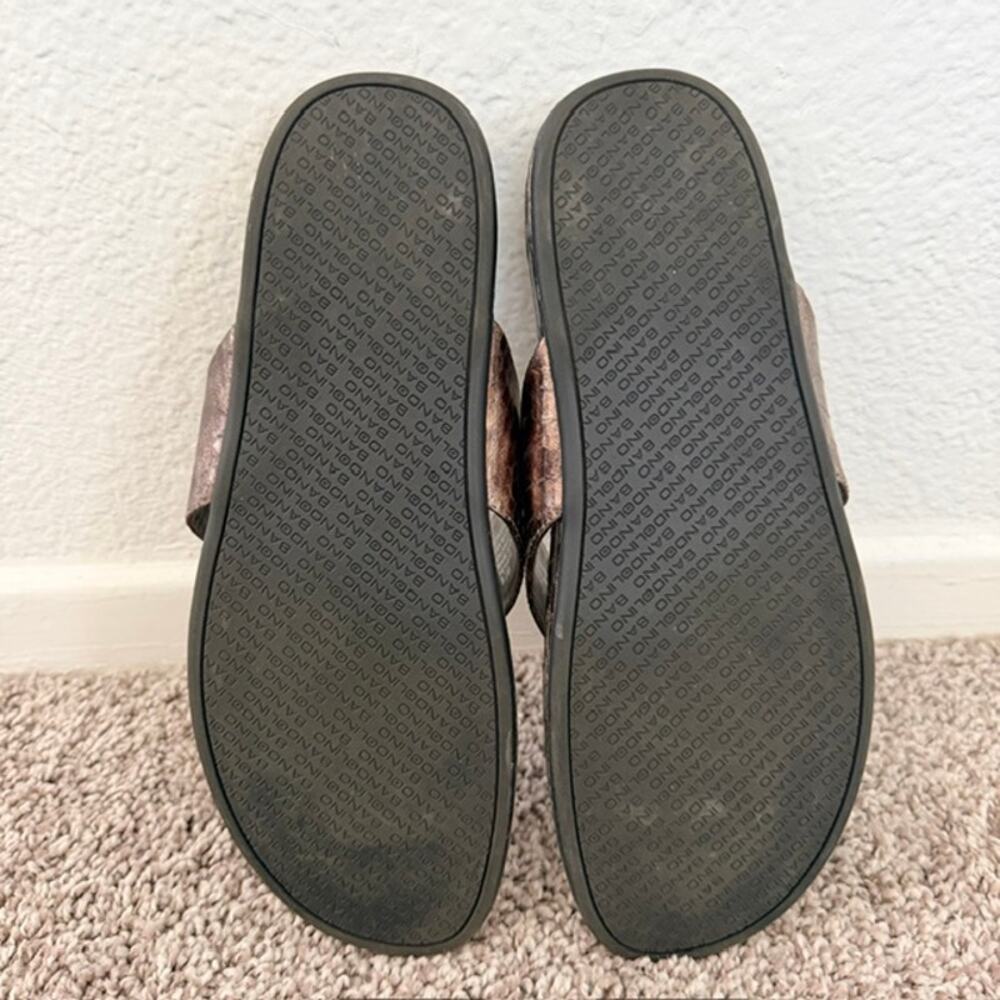 Bandolino Women's Sandals 8.5B Bronze Thongs Flip Flops Reptile Print .75 Heel - Picture 12 of 13